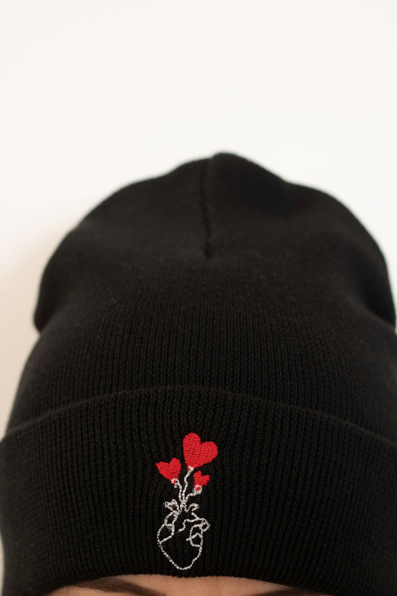BONNET NOIR COEUR COEUR